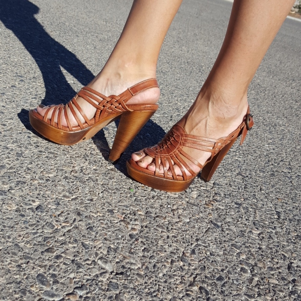 NEW LEATHER HEELS